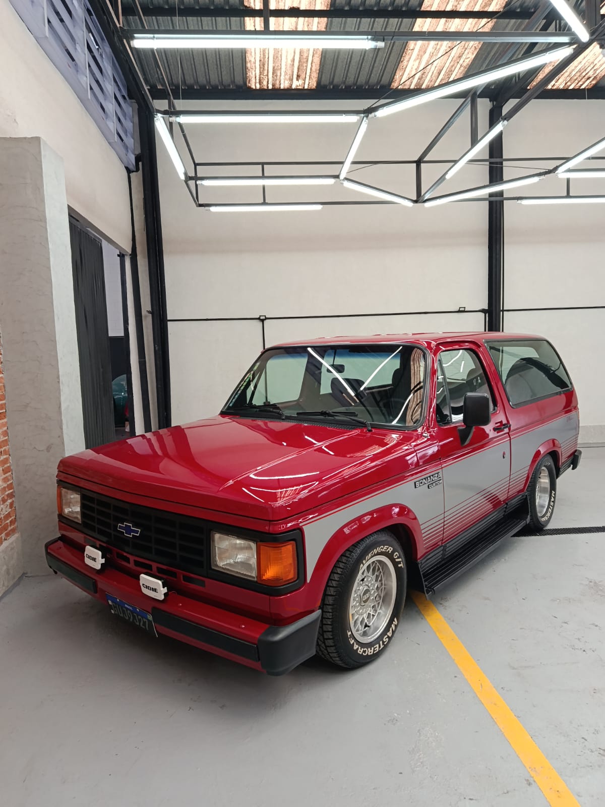 Depois — Chevrolet Bonanza restaurada com pintura nova pela INOVE